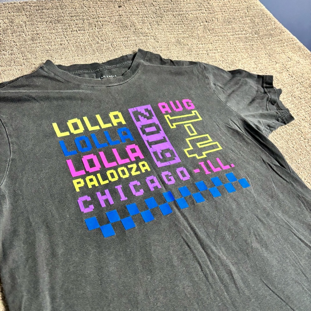 American Eagle Outfitters Lolla Palooza Chicago 2019 Black Graphic TShirt
